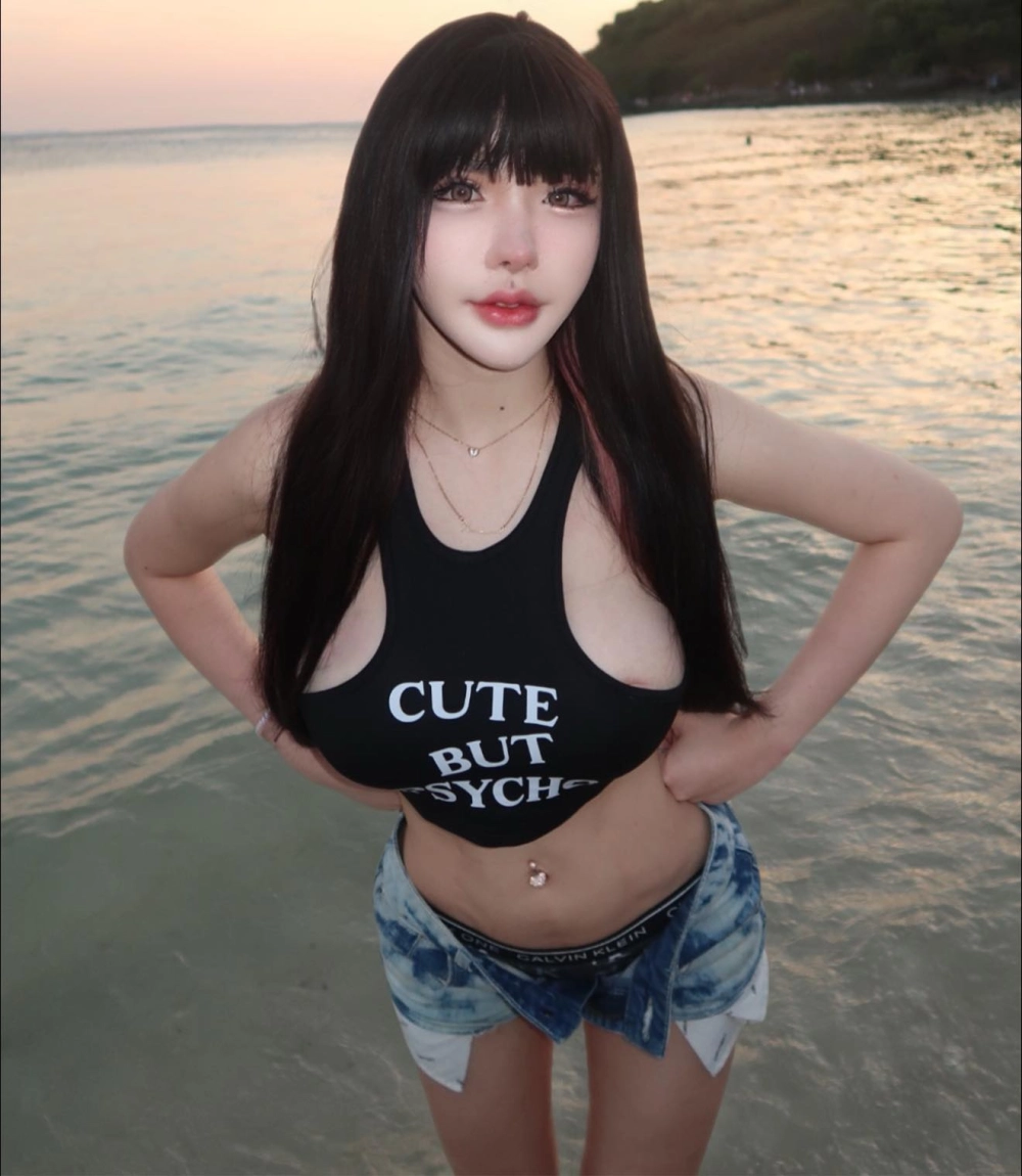 Ảnh con gái sexy cô nàng trẻ trung body nóng bỏng quyến rũ cuốn hút mê mẩn