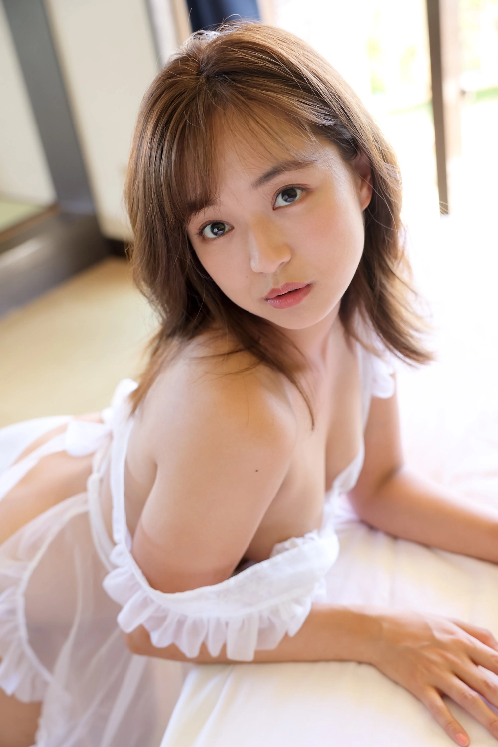 Mayumi Yamanaka sexy rực cháy với làn da mịn màng