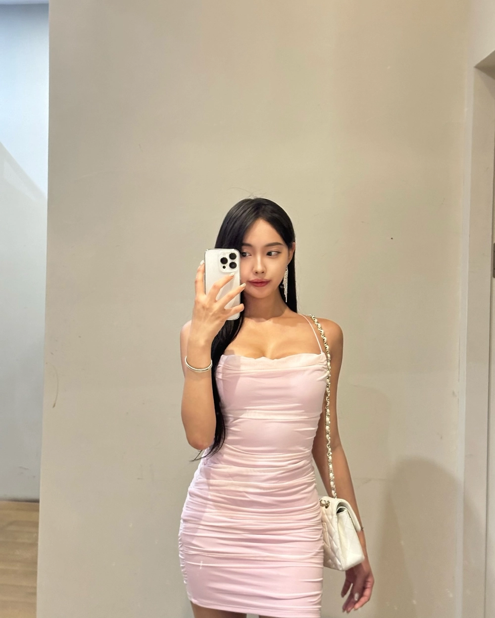 Gái xinh hở vú ko che khoe vòng một tự nhiên gợi tình nóng bỏng quyến rũ tột độ