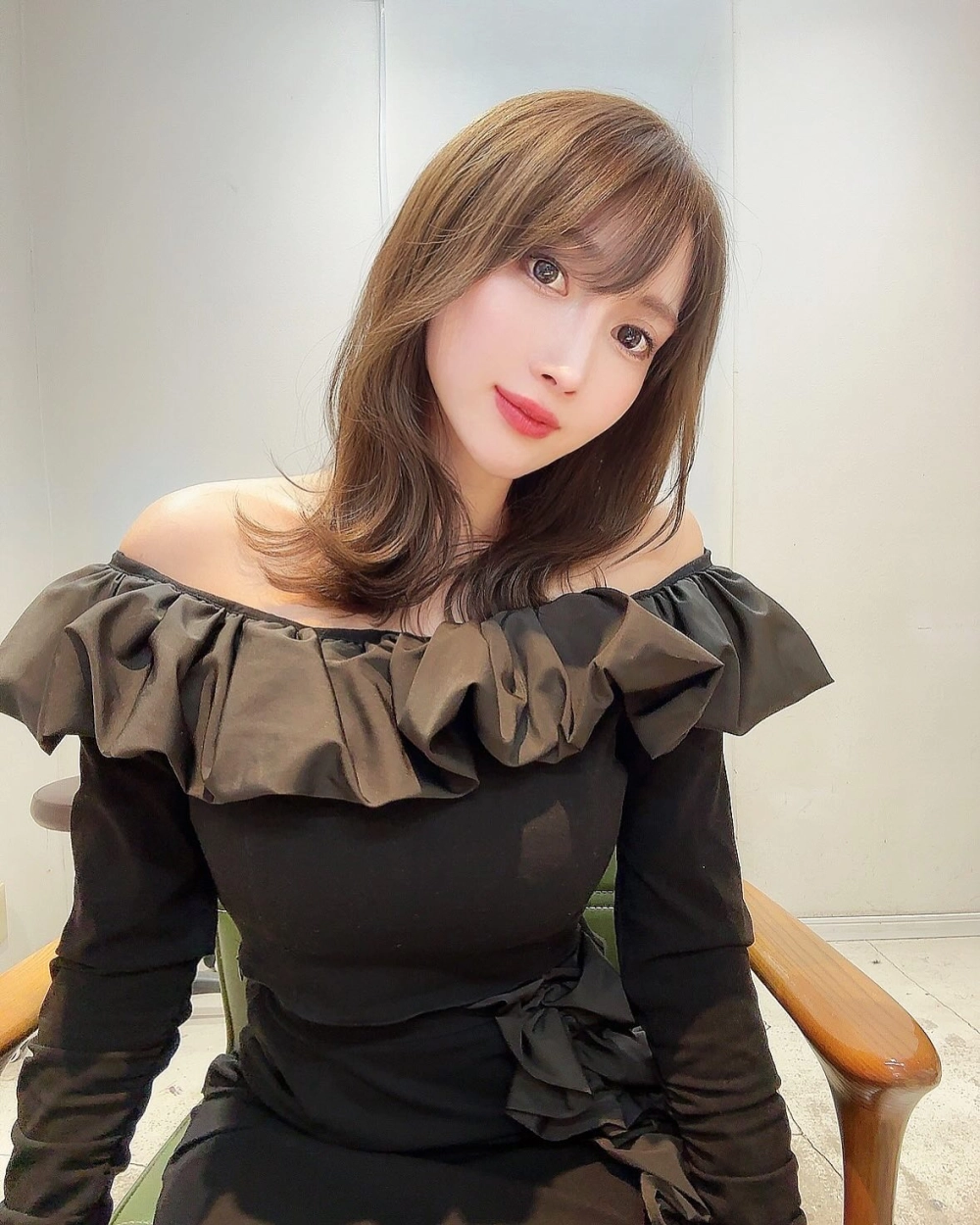 Tomomi Morisaki đường cong hoàn hảo bốc lửa cuốn hút