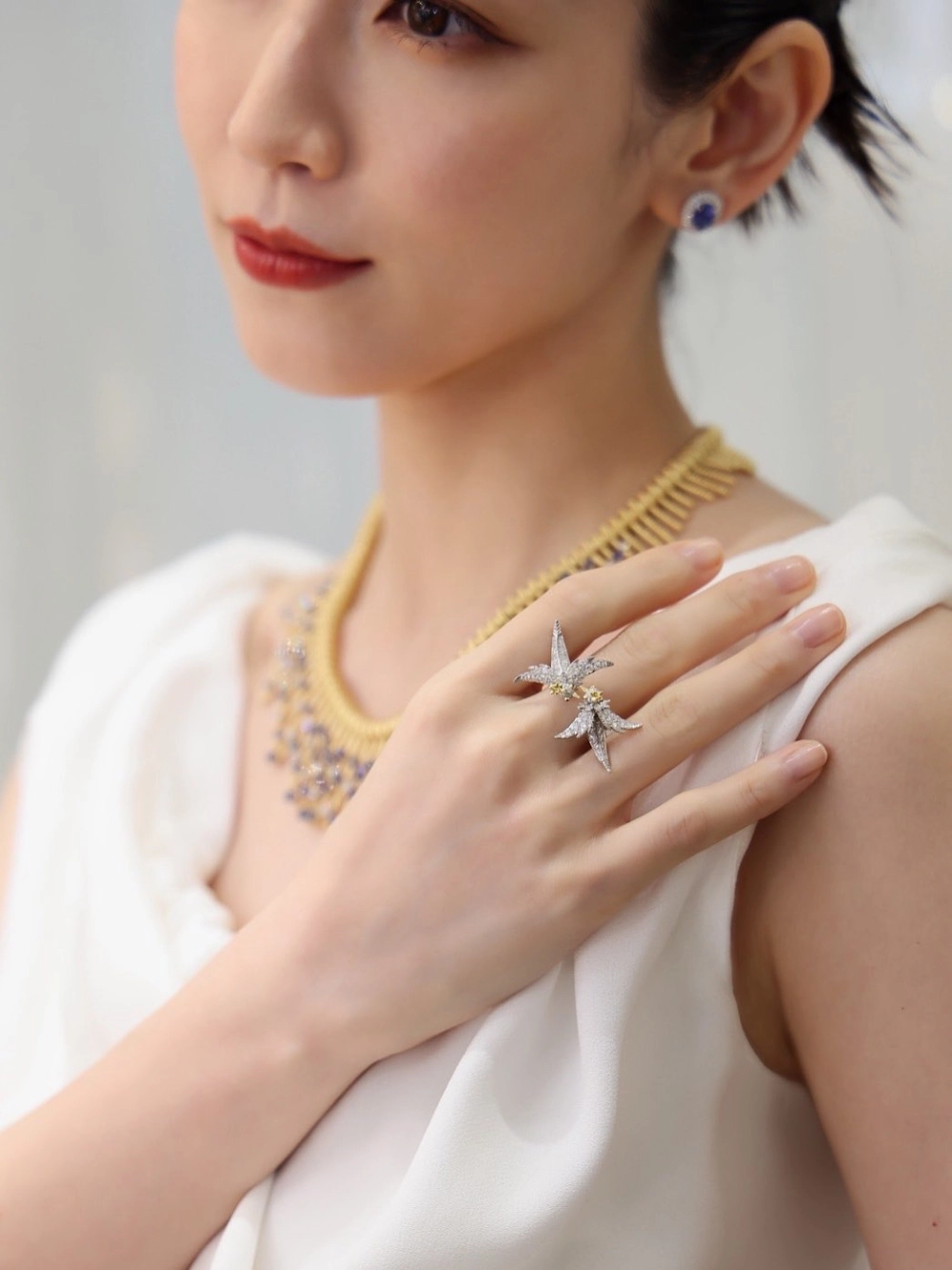 Yoshioka Rifan nóng bỏng mê hoặc trong mọi góc nhìn