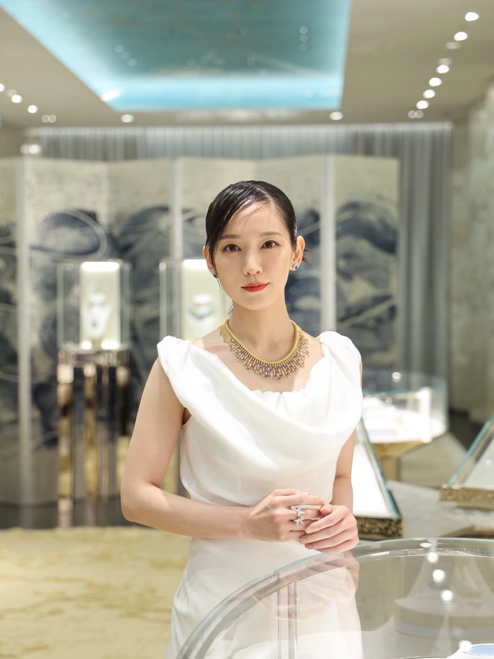 Yoshioka Rifan vẻ đẹp quyến rũ làm tan chảy trái tim