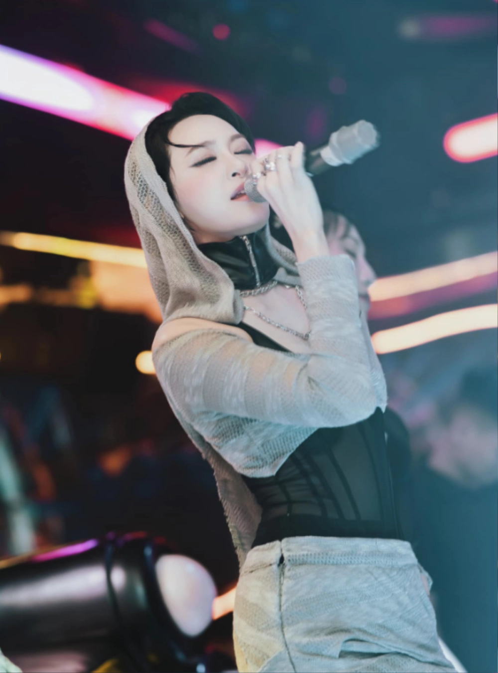 Ca sĩ hiền hồ giọng hát truyền cảm đẹp