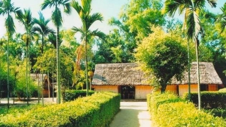 Khu di tích làng sen quê bác thiêng liêng