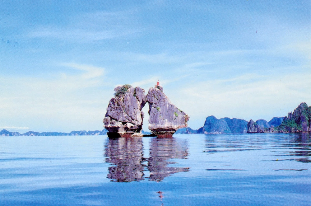 Ảnh hòn trống mái hạ long đẹp lãng mạn