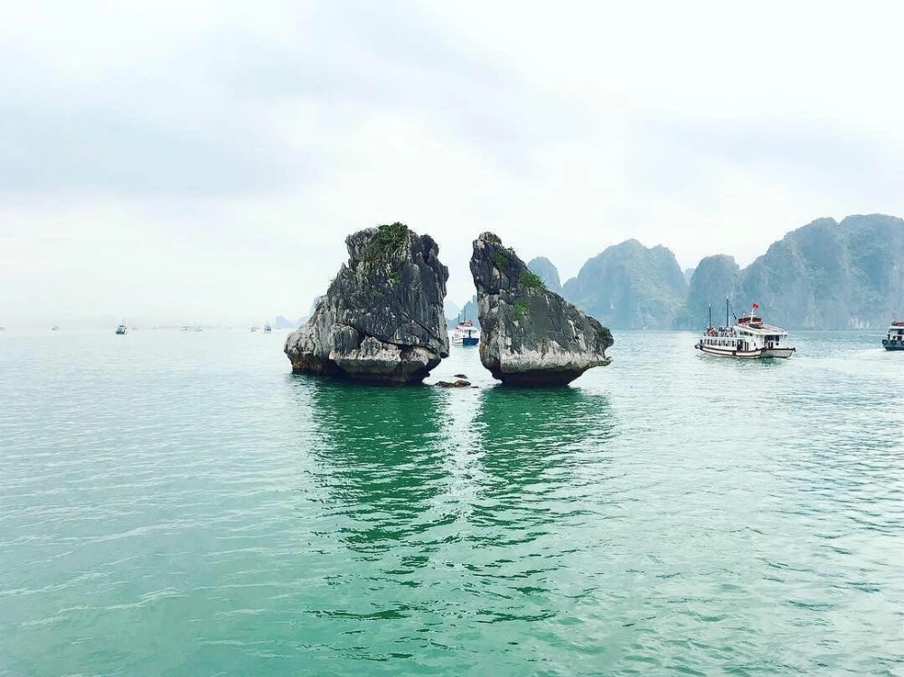 Vịnh hạ long hòn trống mái biểu tượng nổi bật