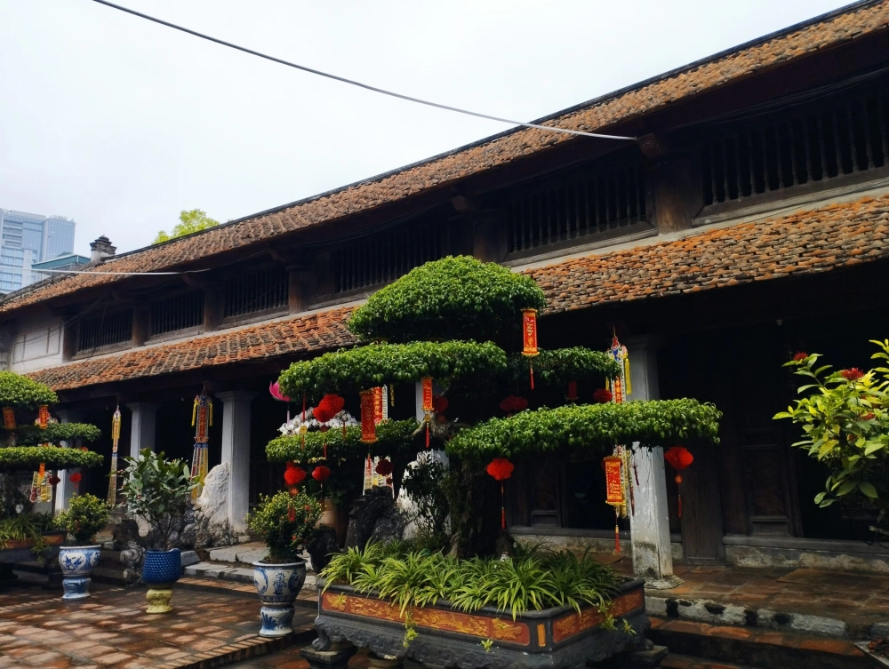 Chùa Láng Hà Nội thu hút du khách bởi kiến trúc truyền thống.