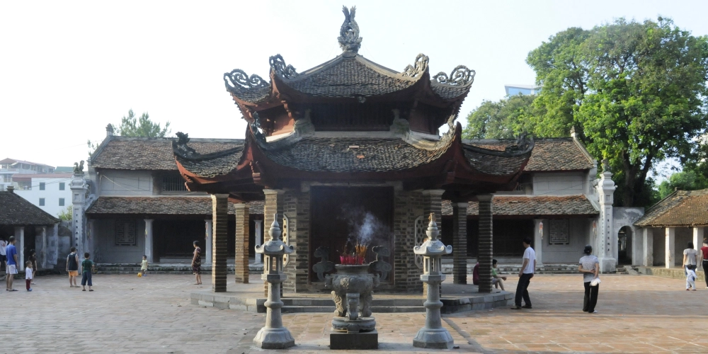 Chùa Láng là ngôi chùa cổ nổi tiếng linh thiêng tại Hà Nội.