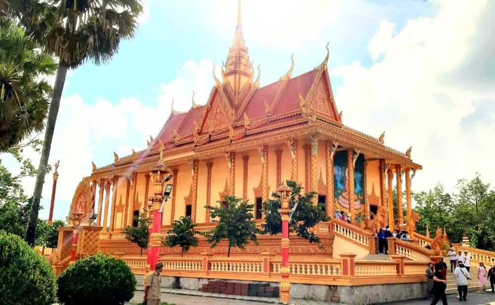 Chùa Xiêm Cán Bạc Liêu thu hút bởi kiến trúc Khmer độc đáo.