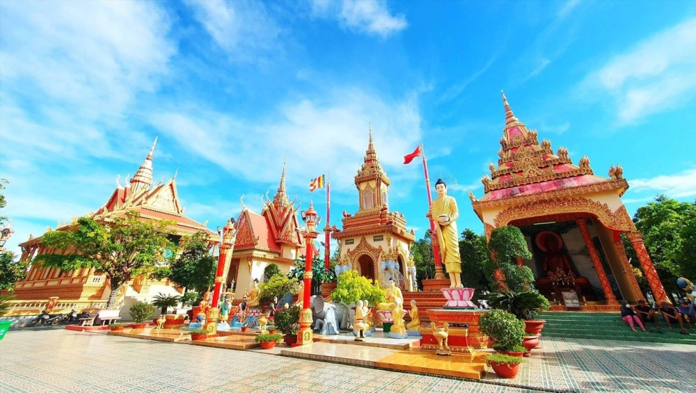 Tham quan chùa Xiêm Cán giúp hiểu thêm văn hóa Khmer.