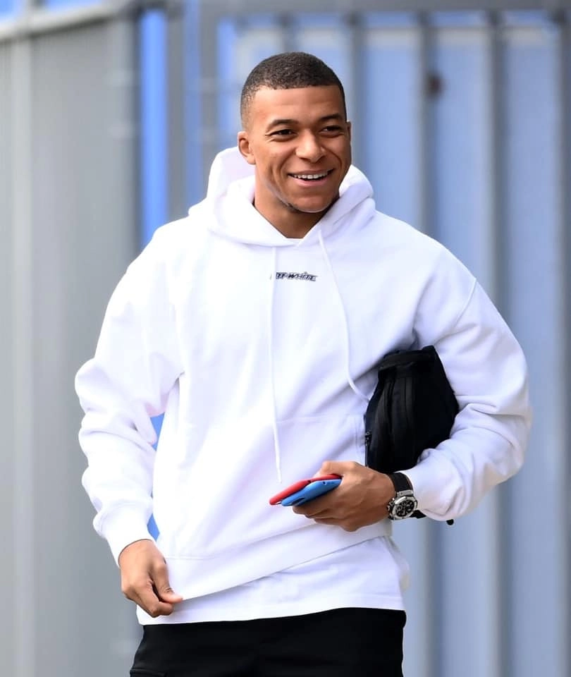 Kylian mbappé et son fils là cụm từ được tìm kiếm nhiều trên mạng.
