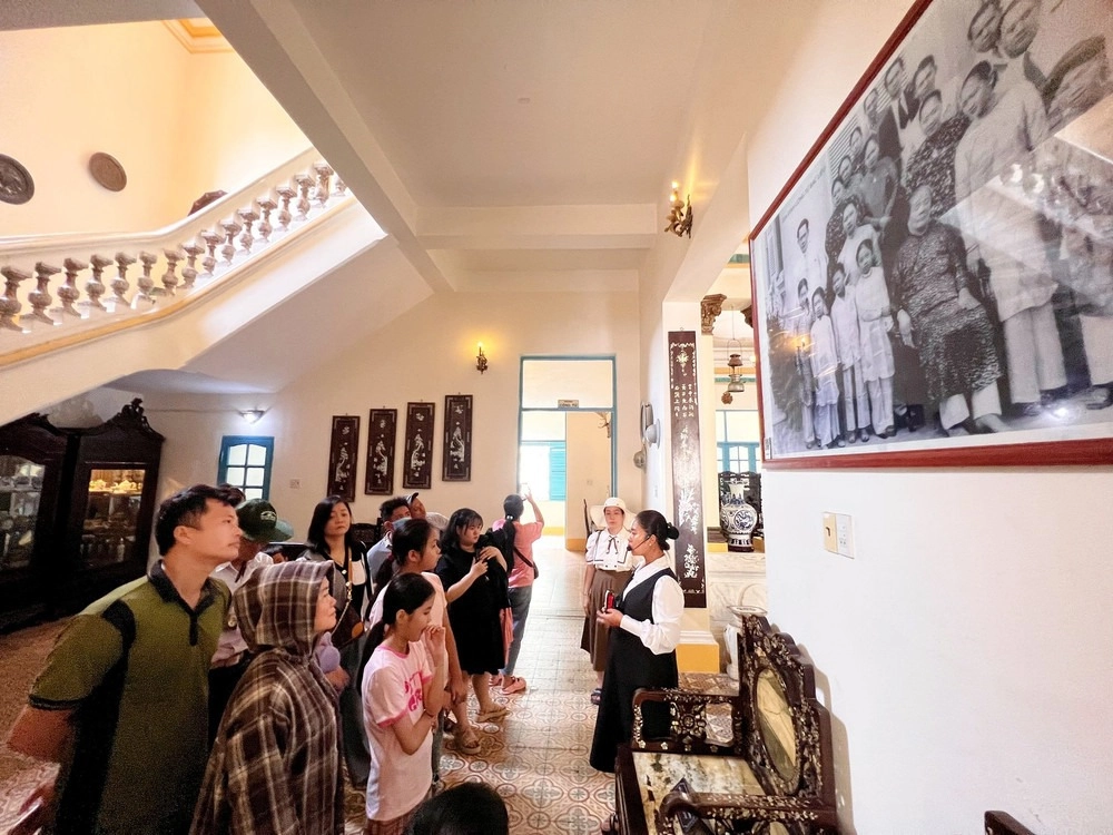 Tham quan nhà công tử Bạc Liêu là trải nghiệm văn hóa thú vị.