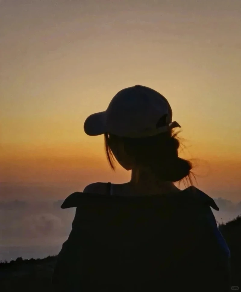 Thanh lịch với ảnh chụp sau lưng nữ tóc ngang vai