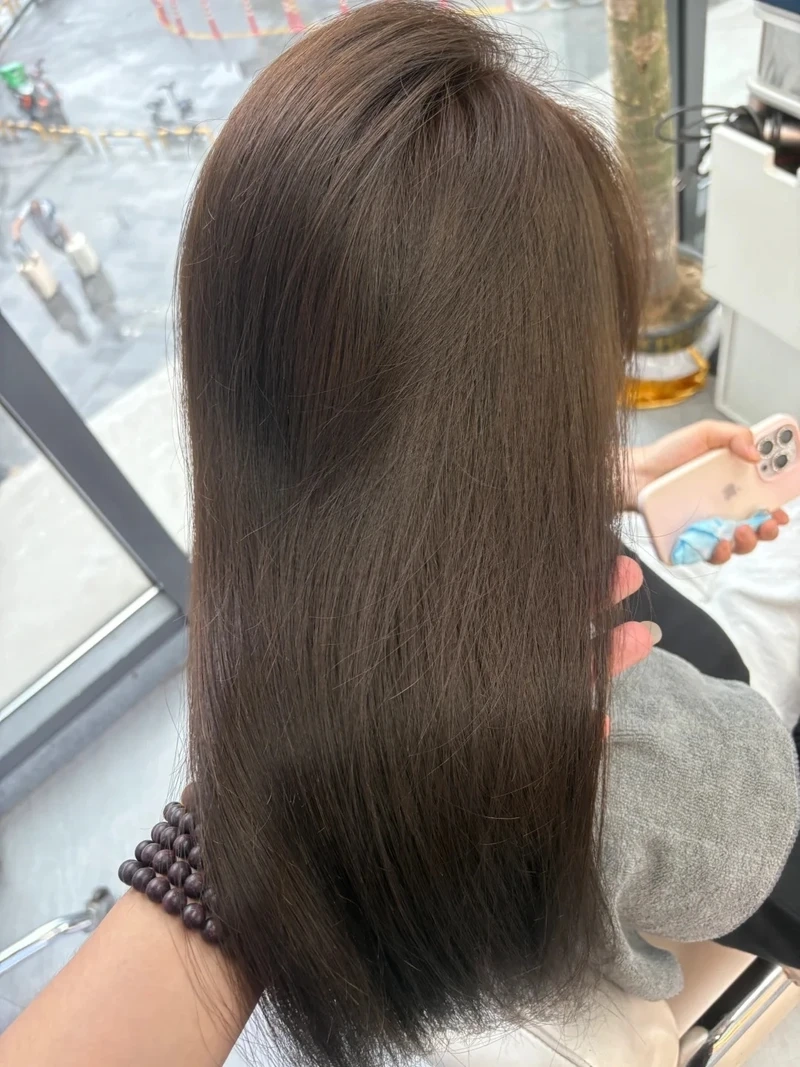 Gợi ý kiểu tóc nâu khói trầm tóc dài siêu nữ tính