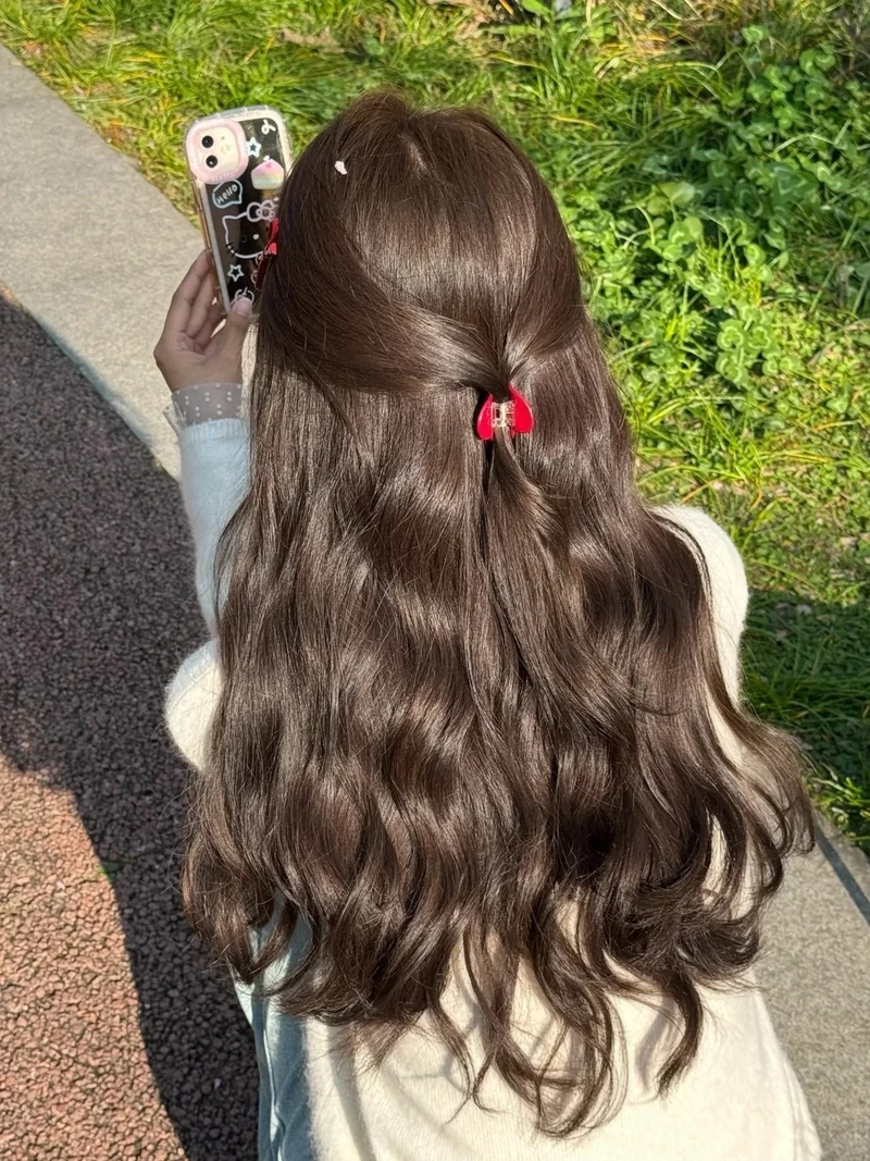 Nữ tính với tóc nâu socola nữ tính dịu dàng