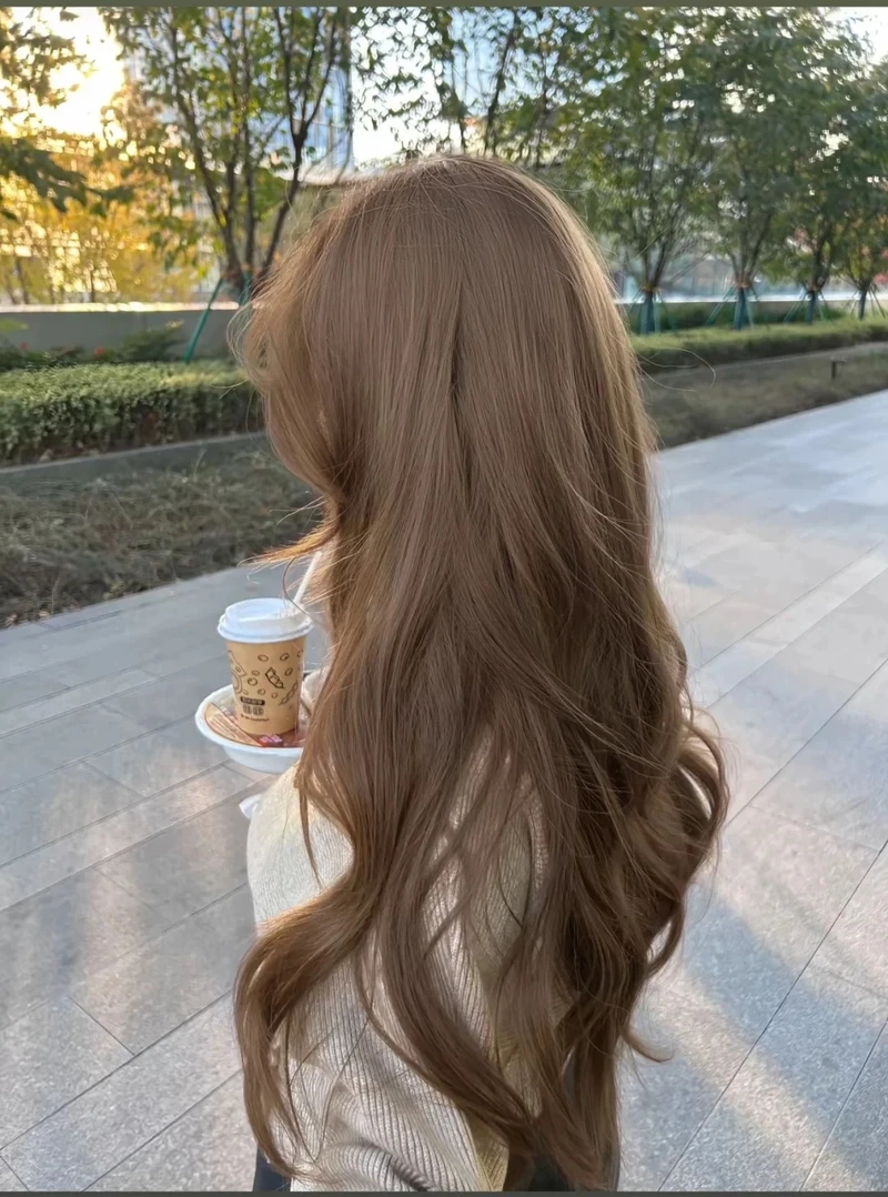 Bắt trend nhanh với tóc nâu tây sáng trendy