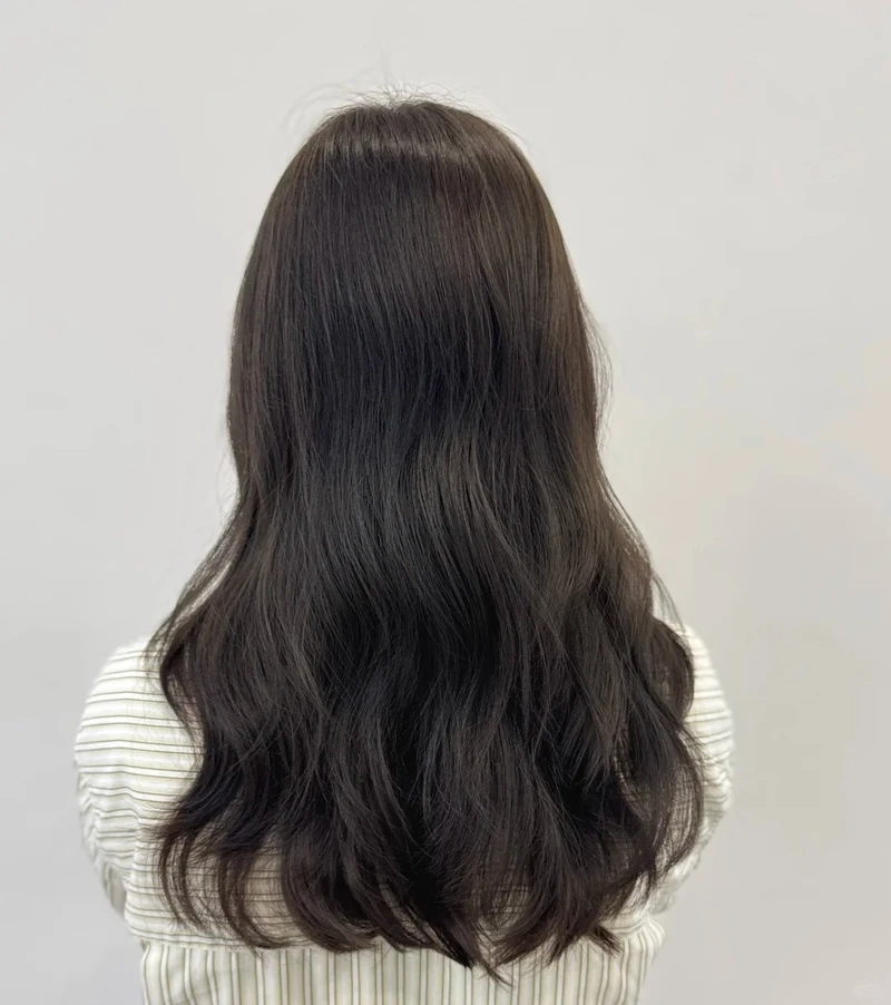 Bắt trend với tóc trà đen thời trang cực xinh