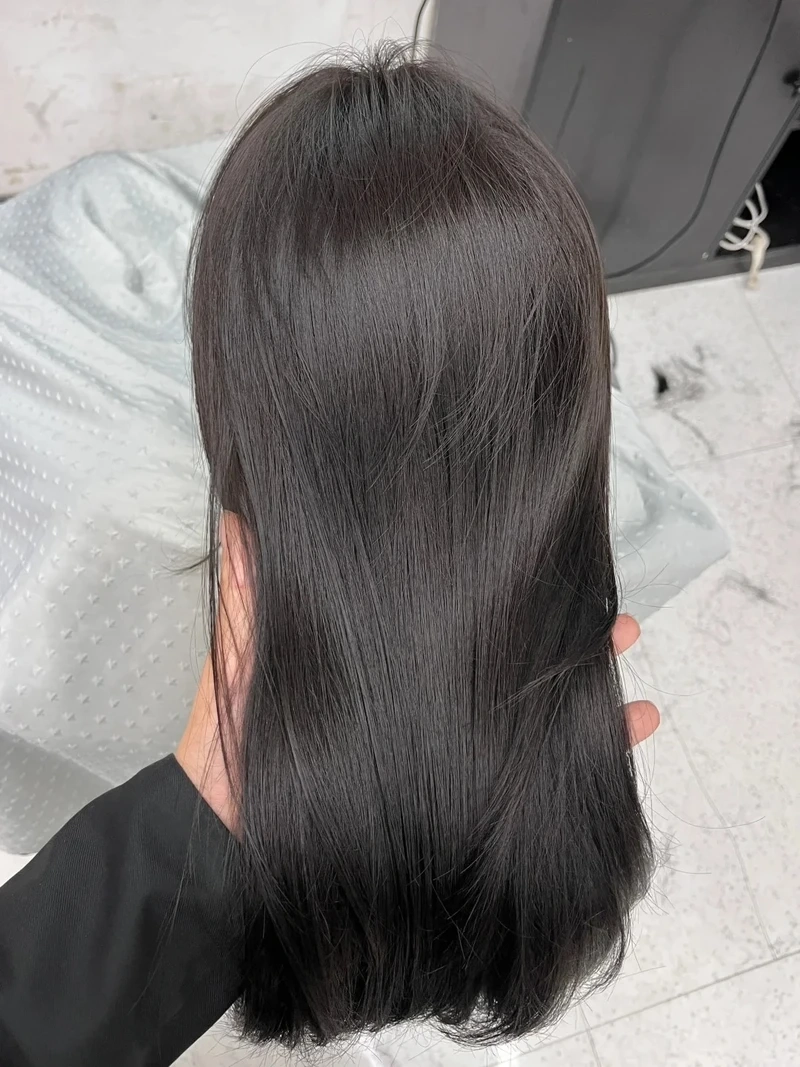 Nữ tính với tóc trà đen nữ tính dịu dàng