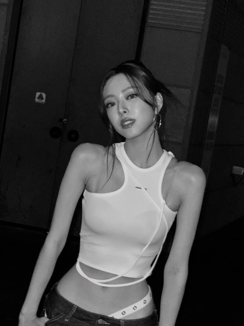 Visual bùng nổ của yuna itzy khiến fan mê mẩn