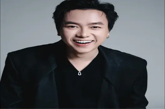 Loạt ảnh Bùi Công Nam trong phong cách trẻ trung, gần gũi