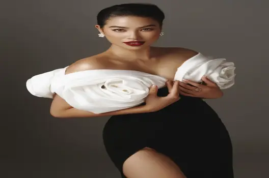 Bộ ảnh hoa hậu Phạm Hương phong cách sang trọng, quý phái