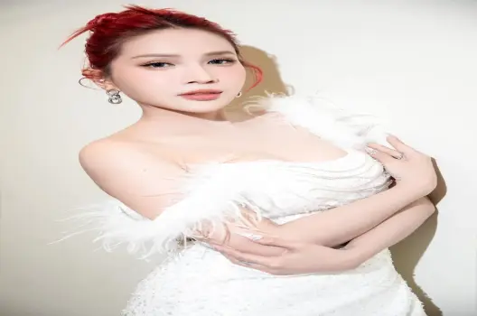 Những bức ảnh Khả Như đầy cá tính và cuốn hút nhất