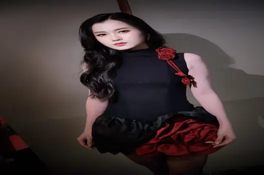 Tuyển chọn ảnh Lâm Vỹ Dạ đẹp duyên dáng và hài hước