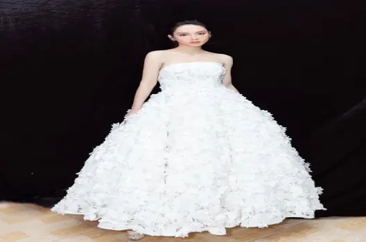Cận cảnh những bức ảnh Quỳnh Lương quyến rũ và xinh đẹp