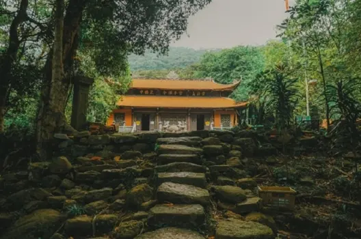 Chùa Lôi Âm chốn linh thiêng giữa núi non Quảng Ninh