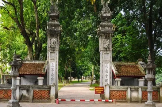 Khám phá kiến trúc nghệ thuật tại Đền Voi Phục cổ kính