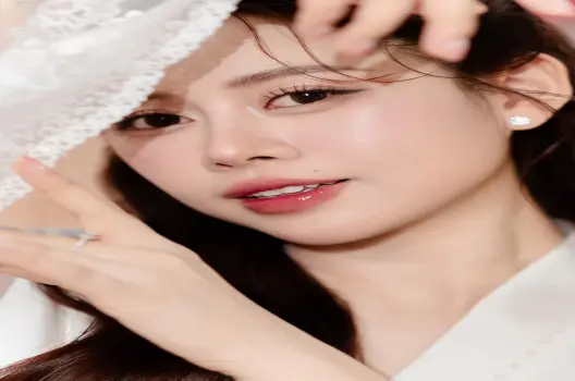 Bộ sưu tập ảnh Việt Phương Thoa đẹp rạng ngời cuốn hút