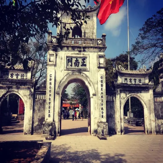 Chiêm ngưỡng vẻ đẹp kiến trúc Đền Trần qua từng bức ảnh