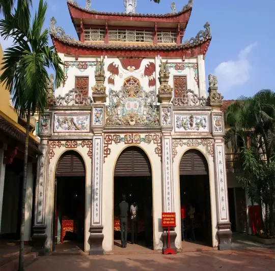 Phủ Tây Hồ - Địa danh tâm linh với nét đẹp thiên nhiên hữu tình