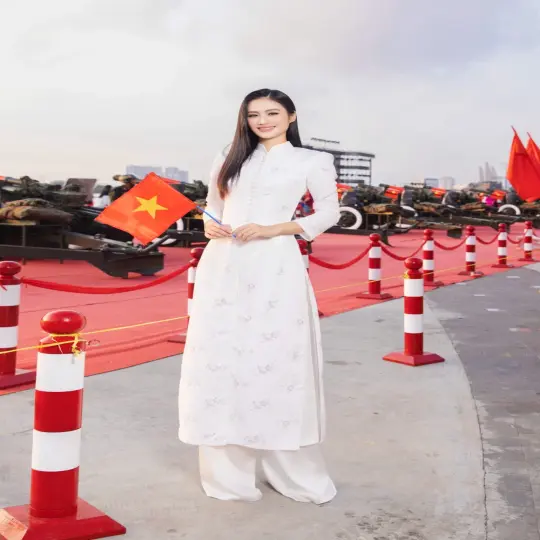 Ngắm nhìn những bức ảnh đẹp nhất của hoa hậu Ý Nhi