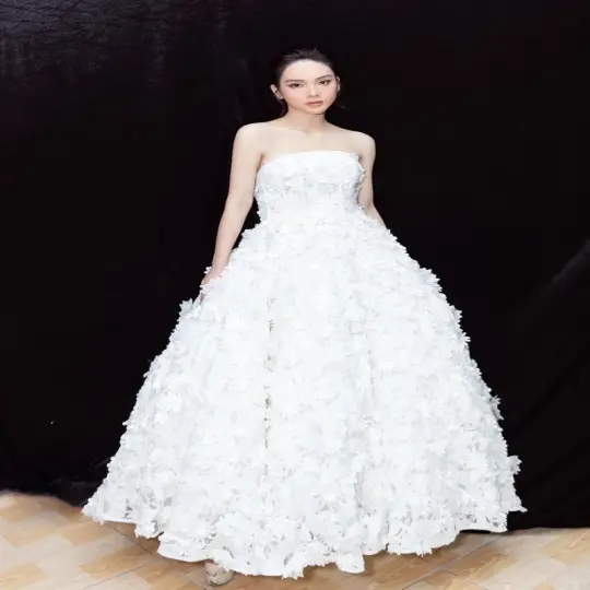 Cận cảnh những bức ảnh Quỳnh Lương quyến rũ và xinh đẹp