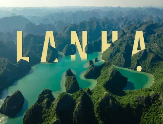 Trải nghiệm chèo kayak và ngắm hoàng hôn ở vịnh Lan Hạ
