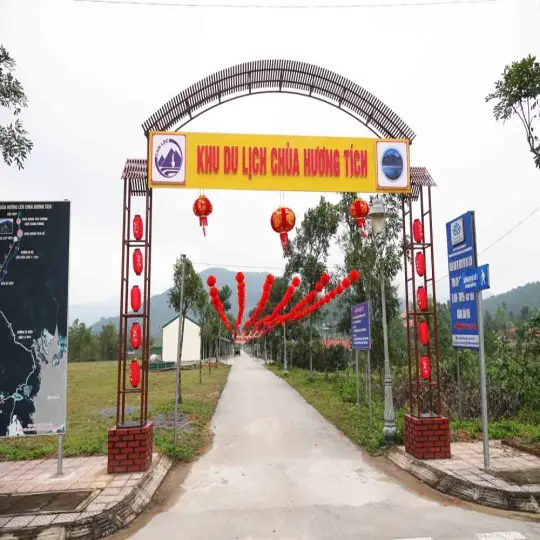 Vẻ đẹp chùa Hương Tích huyền bí giữa mây ngàn núi thẳm