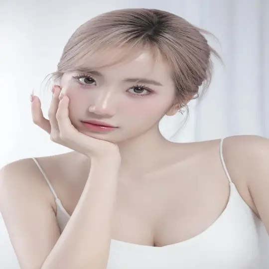 Bộ ảnh mới nhất của Lê Thị Khánh Huyền gây sốt mạng