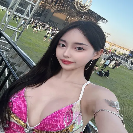 Album ảnh đẹp mê gái xinh show vú ko che cuốn hút mạnh