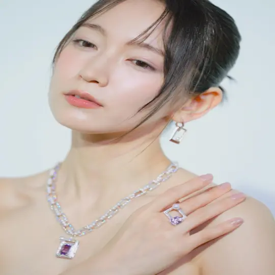 Yoshioka Rifan vẻ đẹp táo bạo phóng khoáng tự tin mê hoặc