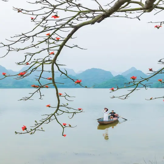 Hồ Quan Sơn - Vẻ đẹp sơn thủy hữu tình yên bình và lãng mạn