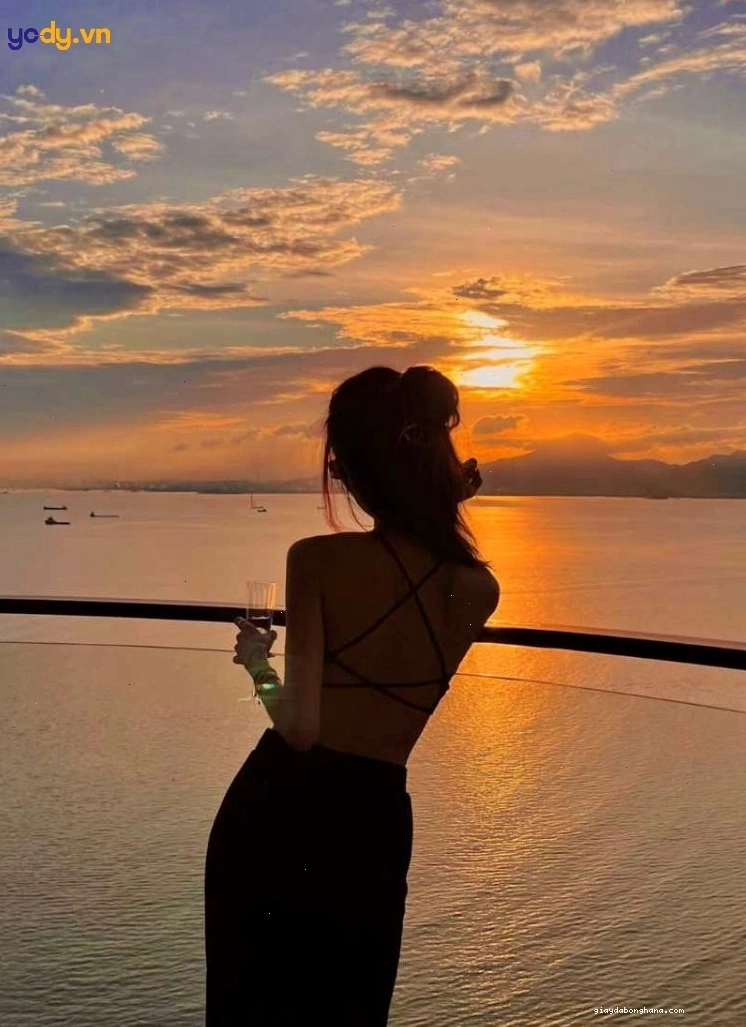 Ảnh cute cô gái quay lưng