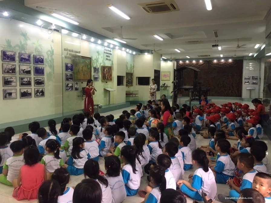 Bảng thông tin lịch sử tại Ngã Ba Giồng