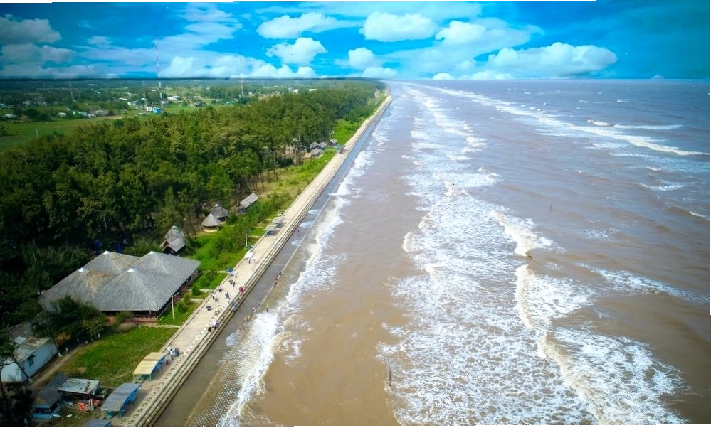 Biển Ba Động Trà Vinh với bờ cát trắng và hàng dừa xanh mát