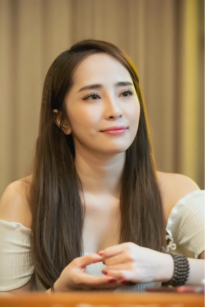 Các diễn viên giao lưu với truyền thông
