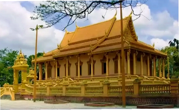 Các hiện vật được trưng bày bên trong Bảo tàng Khmer tỉnh Sóc Trăng