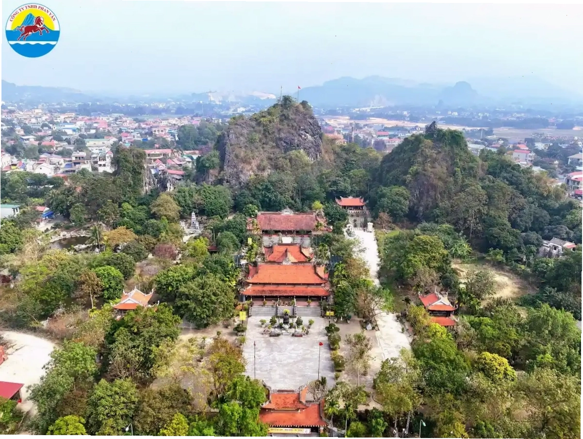 Cảnh quan nhìn từ Núi Văn Sơn