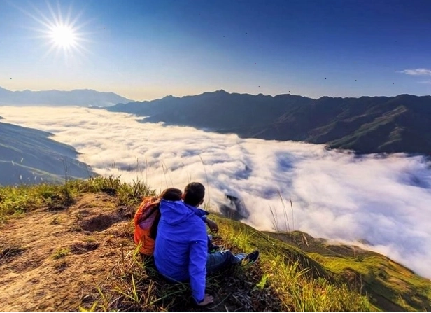 Cảnh săn mây tại vùng núi Tây Bắc, mang vẻ đẹp hùng vĩ nhưng cũng có chút cô tịch