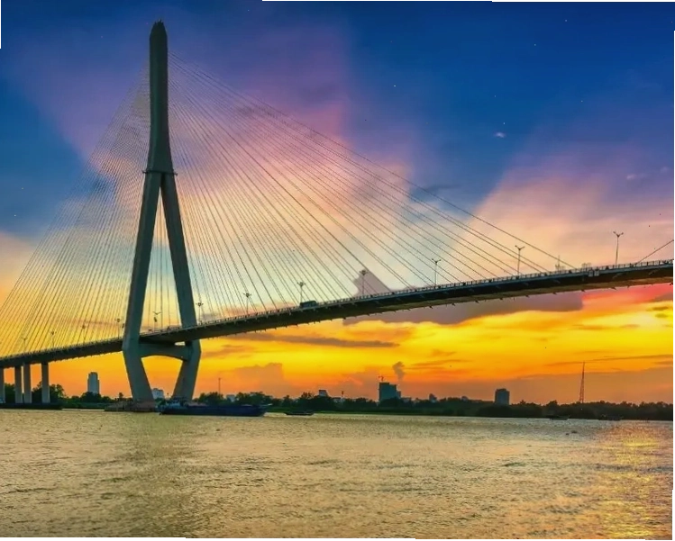 Cầu Cần Thơ lung linh về đêm