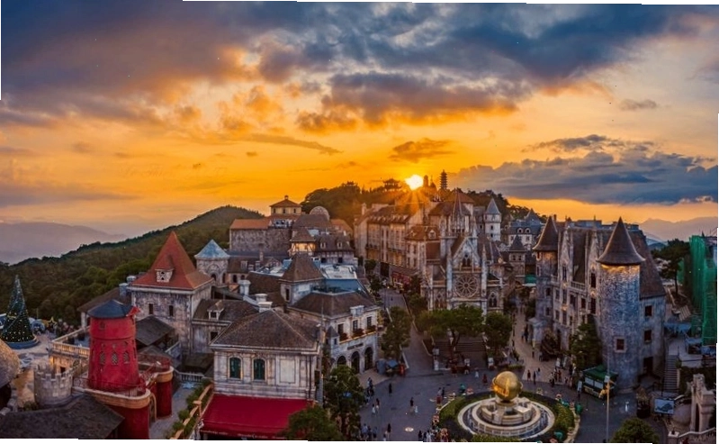 Cầu Vàng lung linh tại Bà Nà Hills